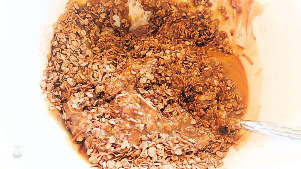 mieszanie składników na szybkie ciastka bez pieczenia bezglutenowe macaroons