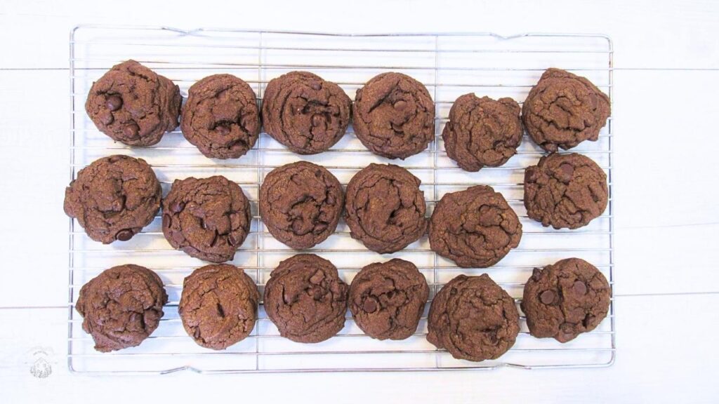 czekoladowe ciasteczka amerykańskie (double chocolate chip) na kratce