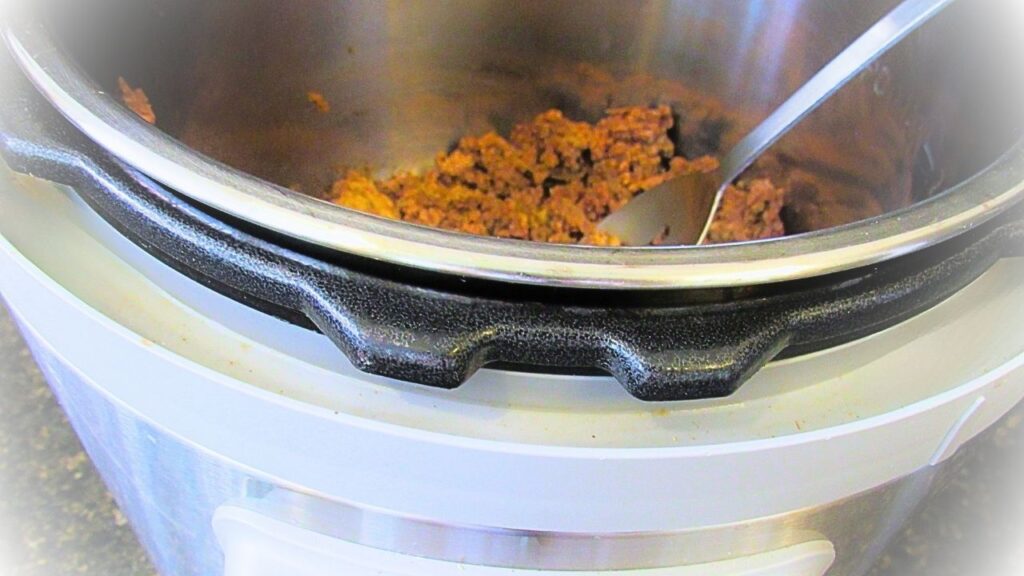 Instant Pot z mięsem mielonym smażącym się