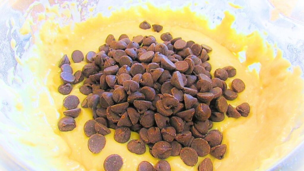 masa na puszyste muffiny z czekoladą i malinami na zakwasie