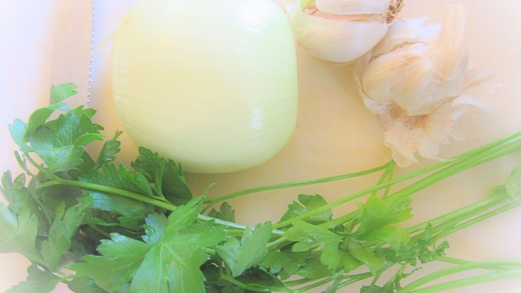 składniki na szybki makaron z bekonem