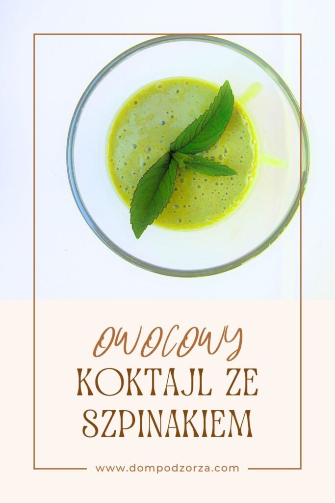 owocowy koktajl ze szpinakiem w szklance z liściem mięty PIN