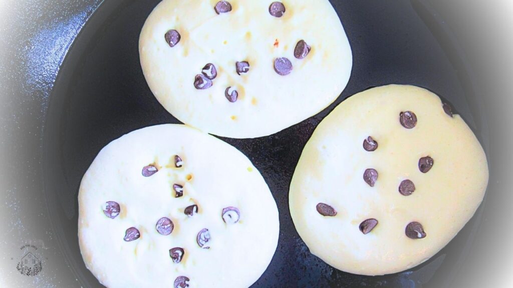 Puszyste amerykańskie pancakes z czekoladą