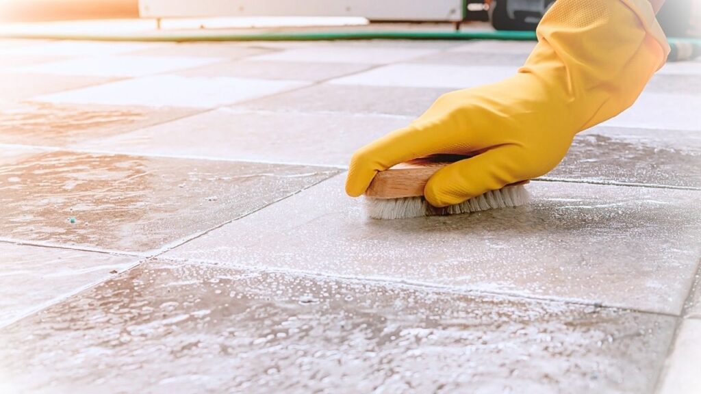 jedna z rzeczy co należy sprzątać raz w miesiącu to szorowanie kafelków