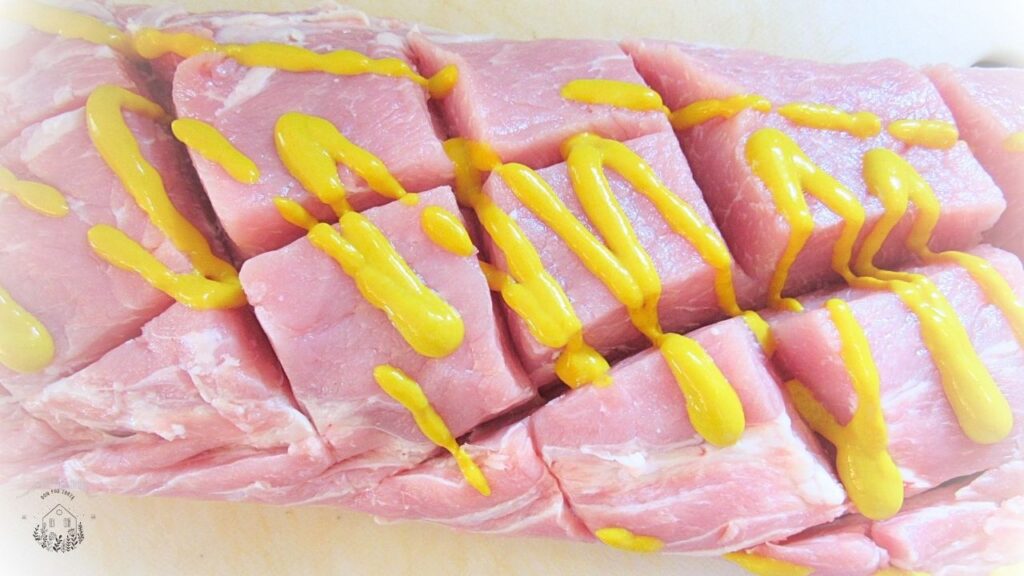 mięso wieprzowe posmarowane musztardą