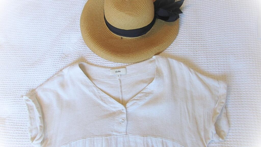 sukienka lniana Sauths z kapeluszem słomkowym