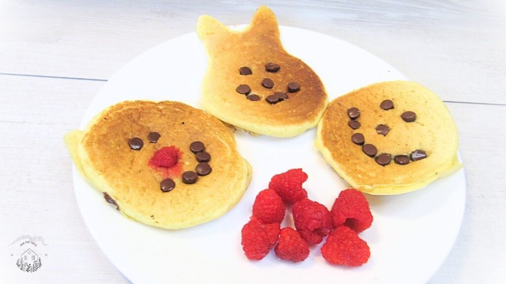 pancakes na zakwasie w kształcie zajączka i twarzy