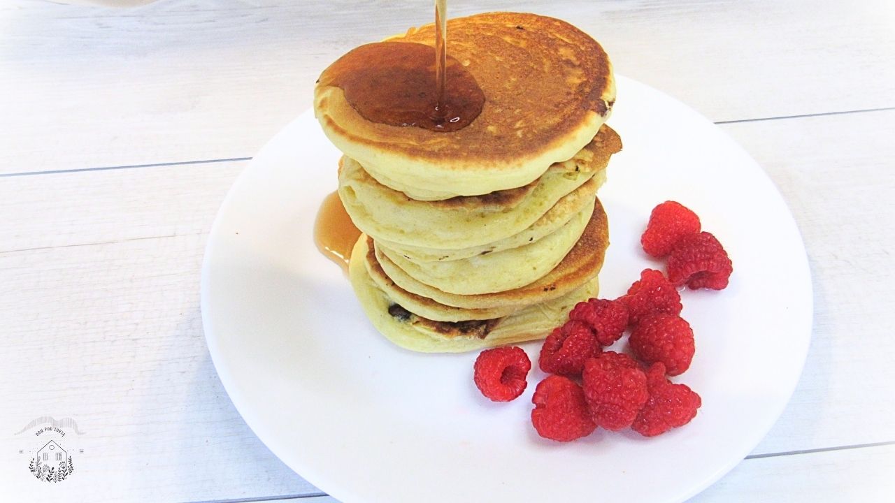pancakes na zakwasie polewane syropem klonowym