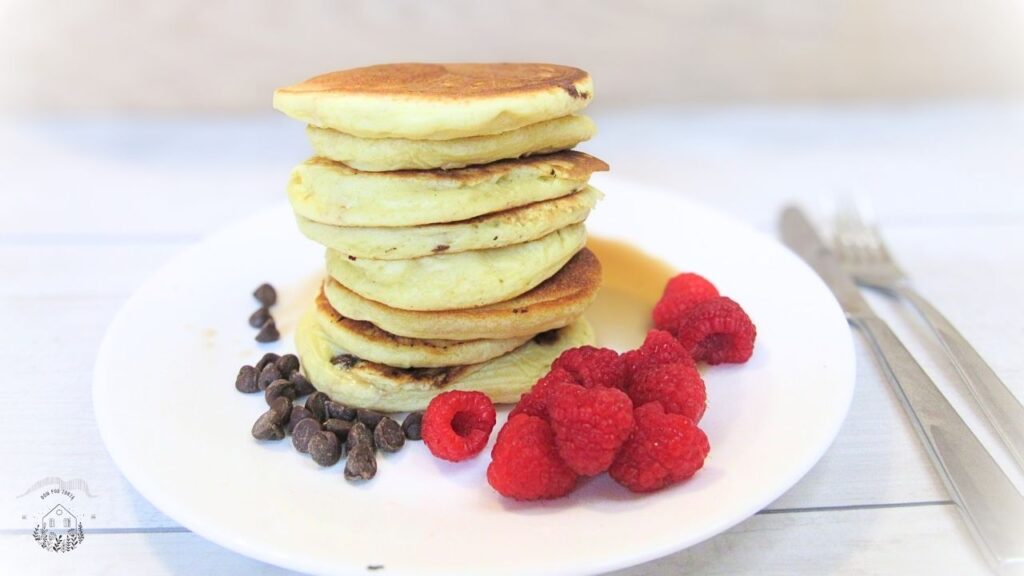 pancakes na zakwasie z malinami i czekoladą